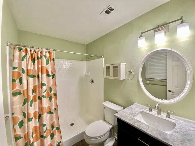 Building Photo - Charming 4BR Home in Haile Plantation with...