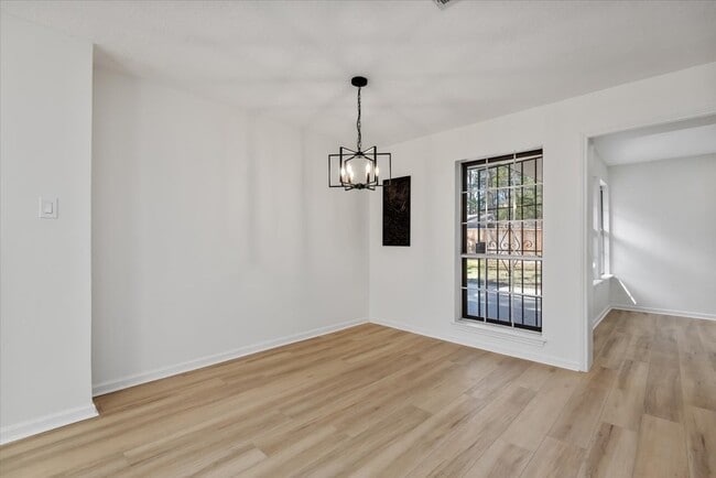 Building Photo - 20 Woody Creek Dr