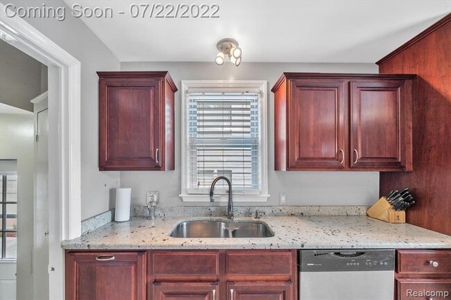 Building Photo - 575 E Southlawn Blvd