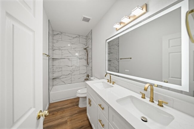 Building Photo - 6719 Roanoke St