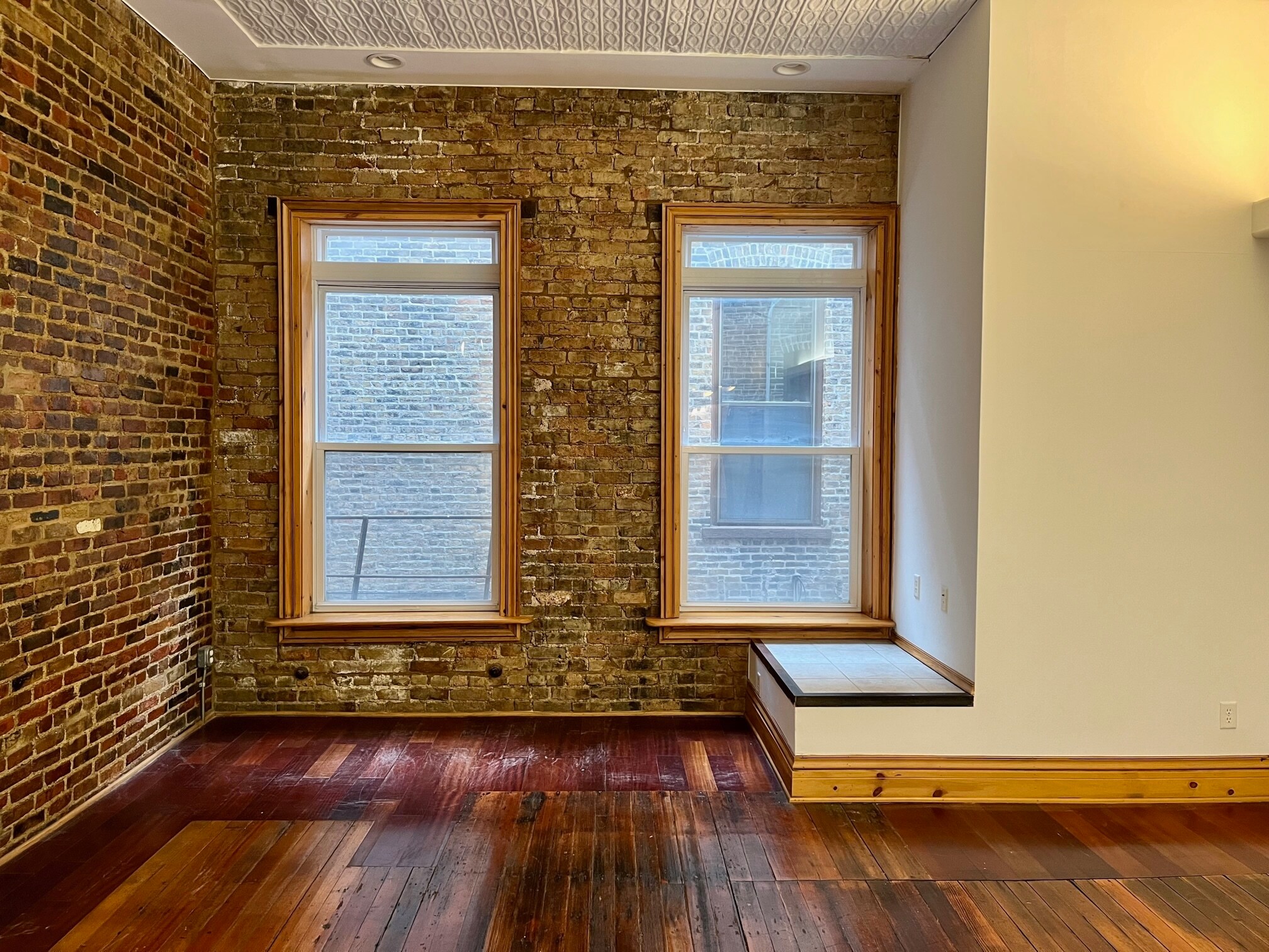 Building Photo - 216 N Center St