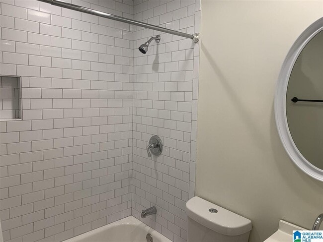 Building Photo - 808 Kingsbury Ave