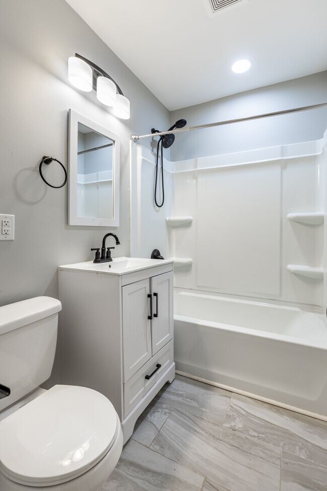 Building Photo - Welcome to this charming home in Newport News "ASK ABOUT OUR ZERO DEPOSIT"