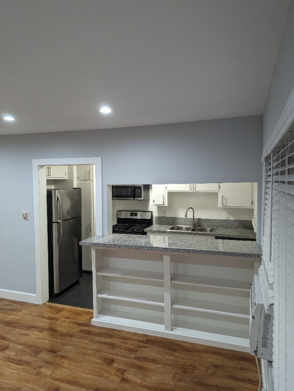 Building Photo - 7062 Lanewood Ave