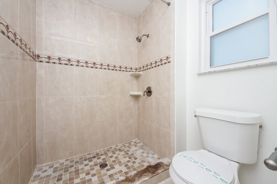 Building Photo - 9522 Chandon Dr