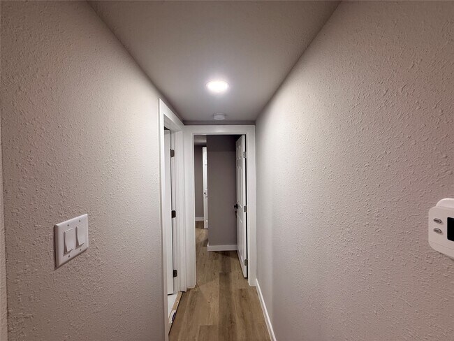 Building Photo - 5238 Pease St