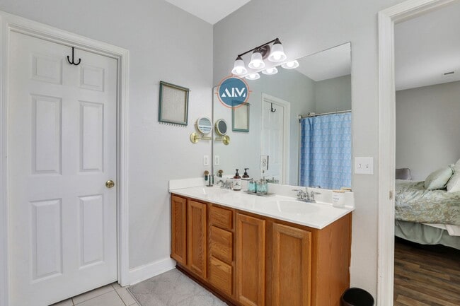 Building Photo - Stunning 3-Bedroom Home in University Park – Move-In Ready!