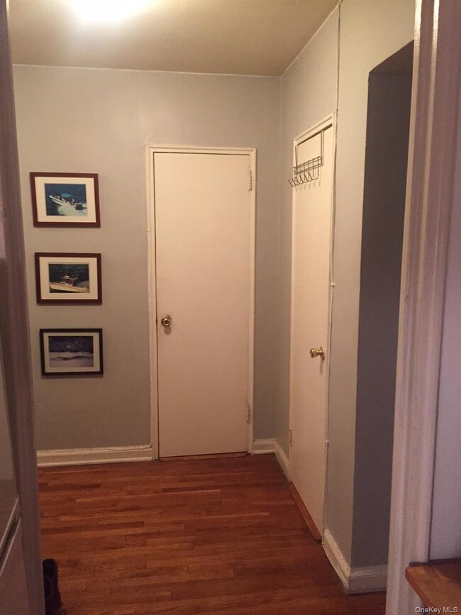 Building Photo - 143-25 84th Dr