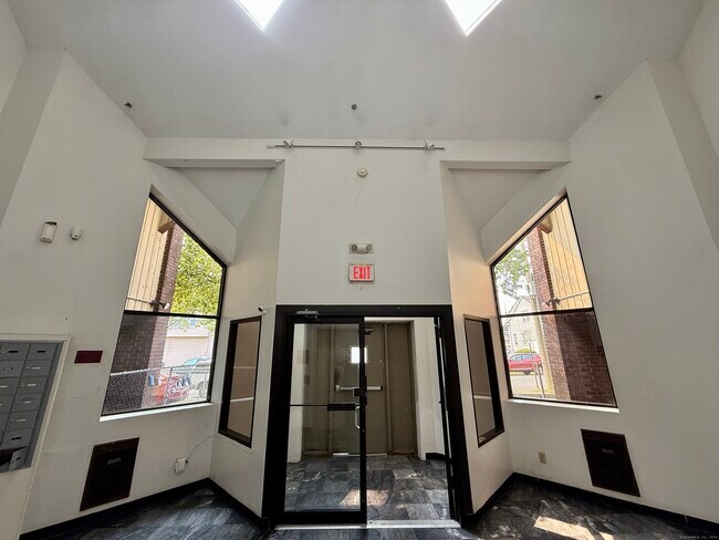 Building Photo - 183 Livingston Pl