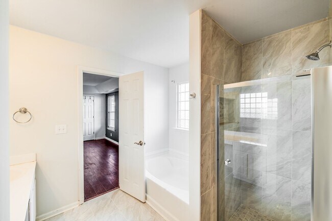 Building Photo - Your Haven Awaits in Havenbrook – Modern 4...