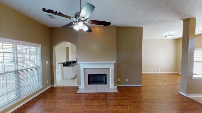 Building Photo - 615 Castle Brook Dr