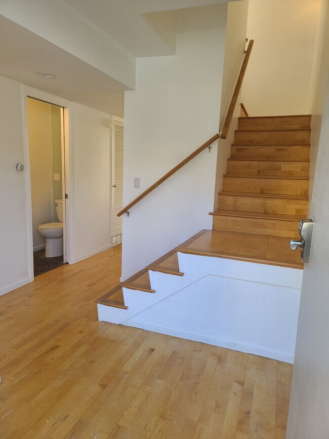 Building Photo - 6855 Friars Rd