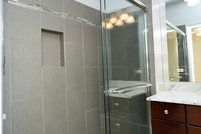 Building Photo - 6532 N California Ave