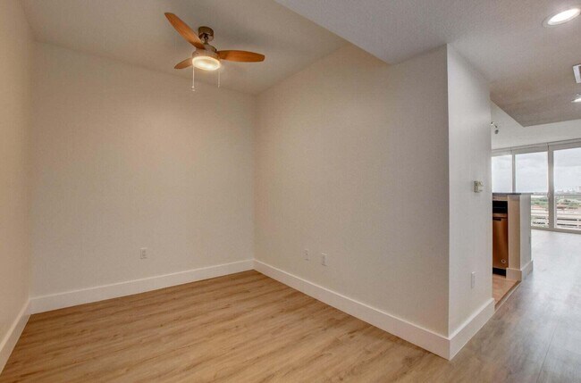 Building Photo - 1551 N Flagler Dr