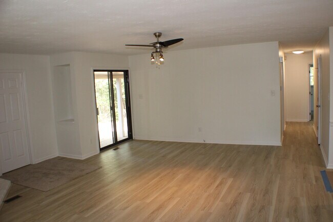 Building Photo - 3193 Carriage Ln