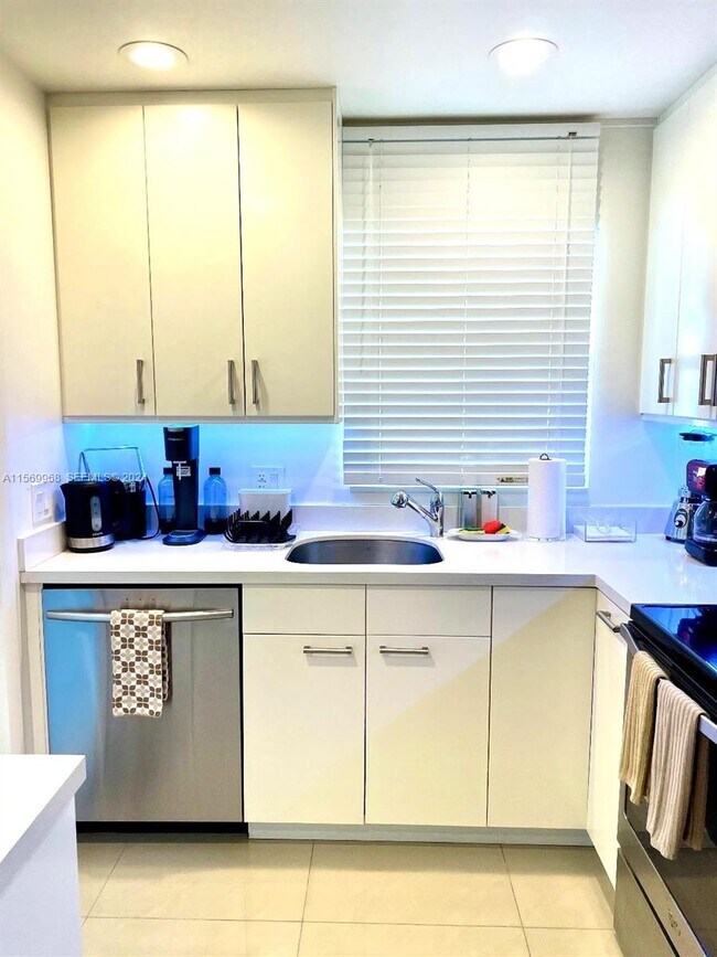 Building Photo - 580 Egret Dr