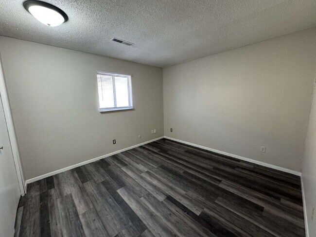 Building Photo - "Charming 2-Bed Oasis in Springfield – Cozy 777 sq ft Retreat!"