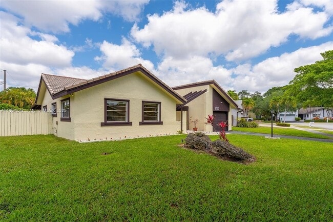 Building Photo - 9130 SW 101st Ave