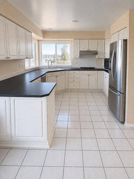 Building Photo - 230 116th Ave NE