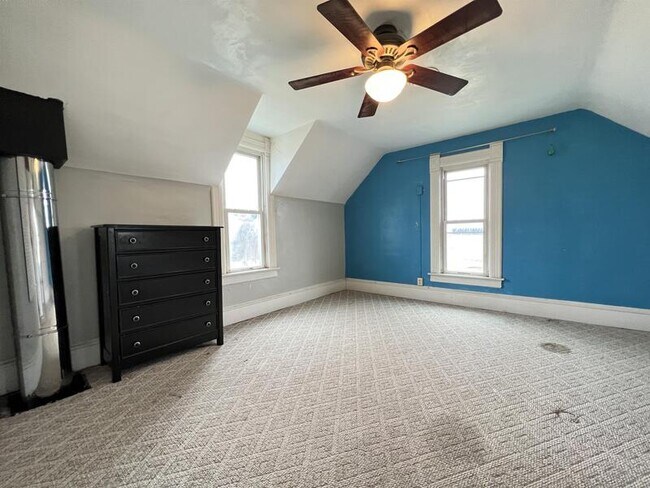 Building Photo - 3085 Overland Ave
