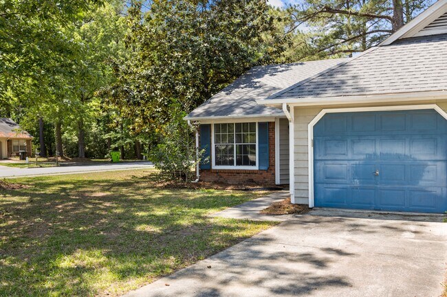 Building Photo - 1501 Fairfax Ln