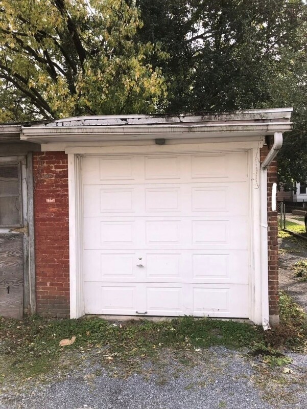 Building Photo - 213 E Ross St