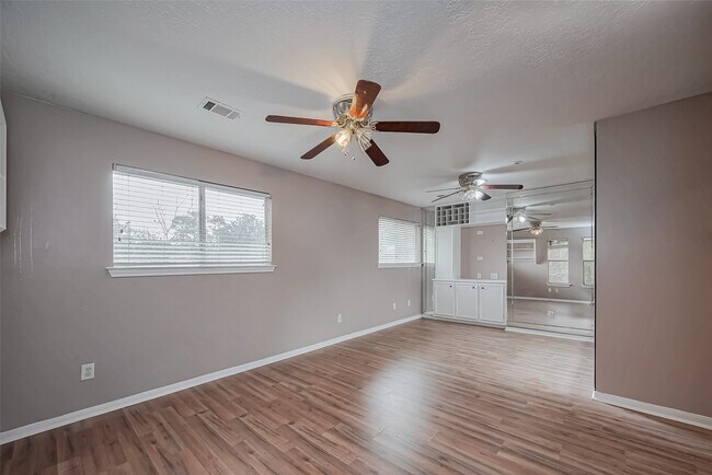 Building Photo - 4015 Black Locust Dr