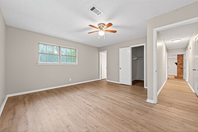 Building Photo - 315 Hollywood Dr