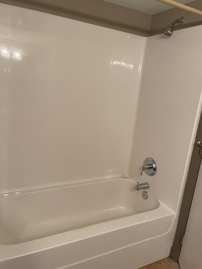 Building Photo - Lake Plaza #904- 3BD/2BA Available for FALL 2026! Rent includes use of ONE parking space in Lake ...