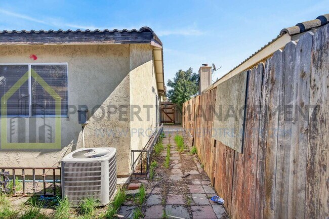 Building Photo - 8991 Fox Creek Dr