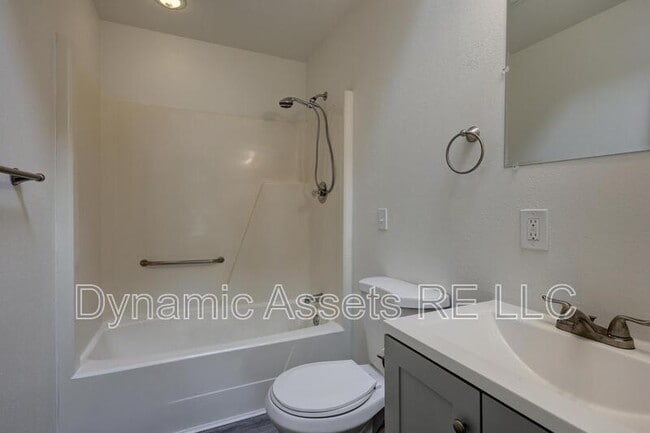 Building Photo - 208 E Park St