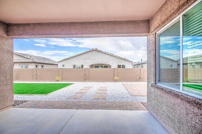 Building Photo - NEW 4 Bedroom home in Phoenix!