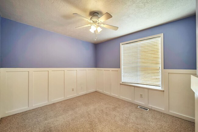 Building Photo - Beautiful Riverton Townhome in Gated Community w 1 car garage attached