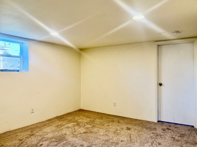 Building Photo - 1801 Russell Ave