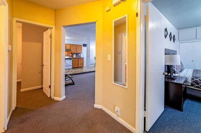 Building Photo - 18732 Dix Toledo Rd