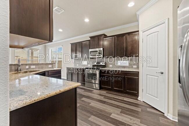 Building Photo - 1624 Medina Ln