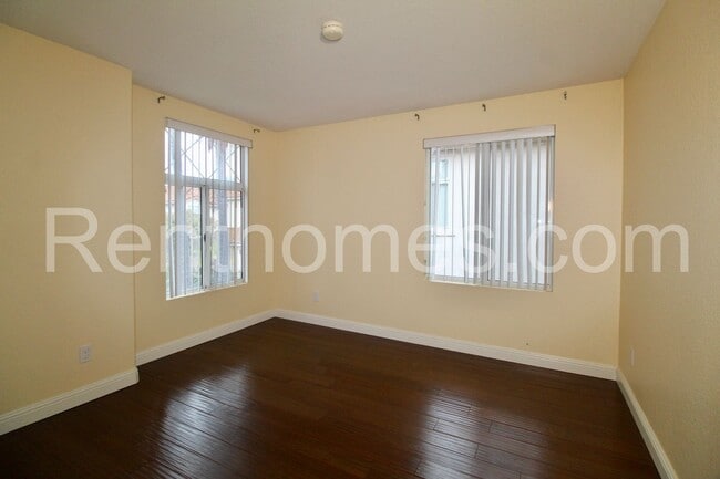 Building Photo - Scripps Ranch, 11073 Caminito Encanto, AC,...