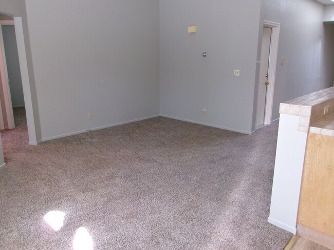 Building Photo - Great 3 bedroom, 2 bath, Southwest Reno home