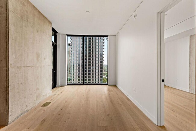 Building Photo - 610 Davis St