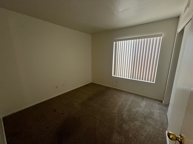 Building Photo - 4 Weeks of Free Rent! - Three bedroom Sing...