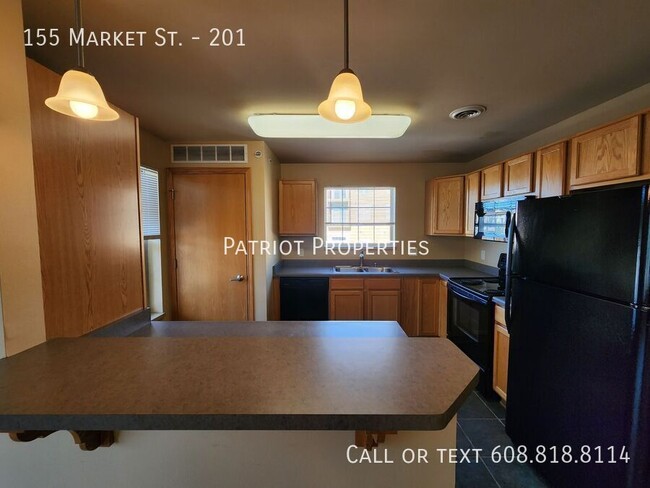 Building Photo - 2 BED / 2 BATH IN DOWNTOWN SUN PRAIRIE