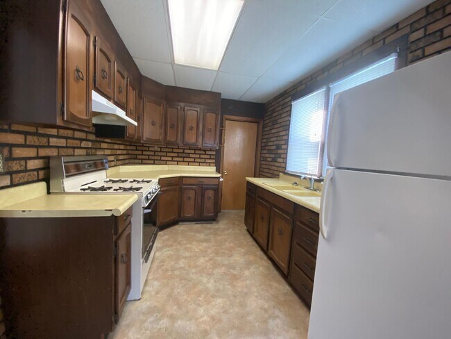 Building Photo - 2 Story two bedroom house $750 per month