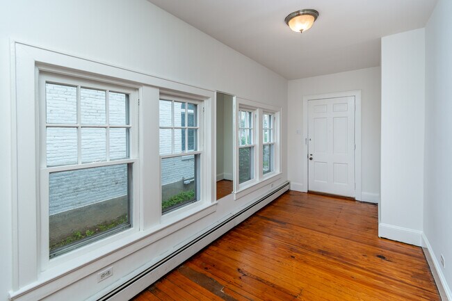 Building Photo - 118 N Union St