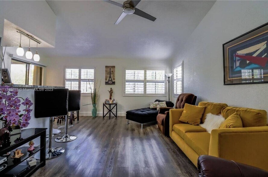 Building Photo - 10670 SW 156th Pl