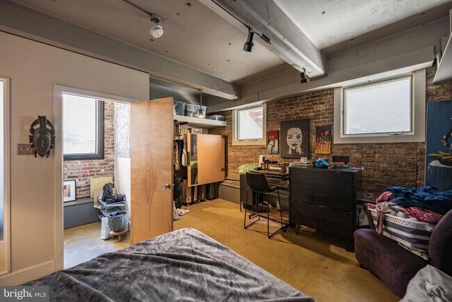 Building Photo - 144-50 W Laurel St