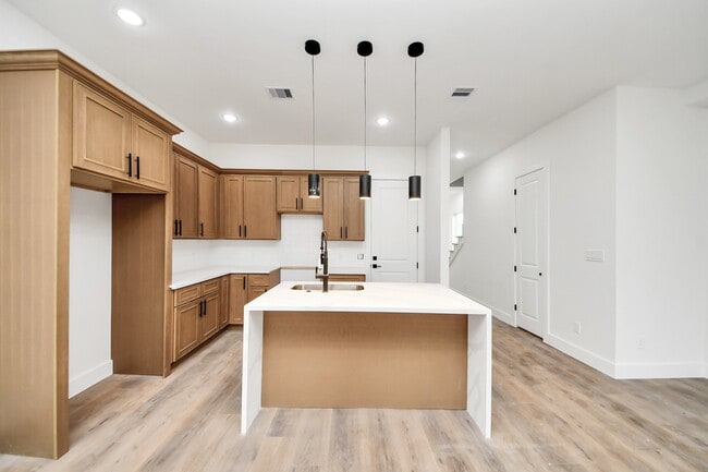 Building Photo - 8206 Colonial Ln