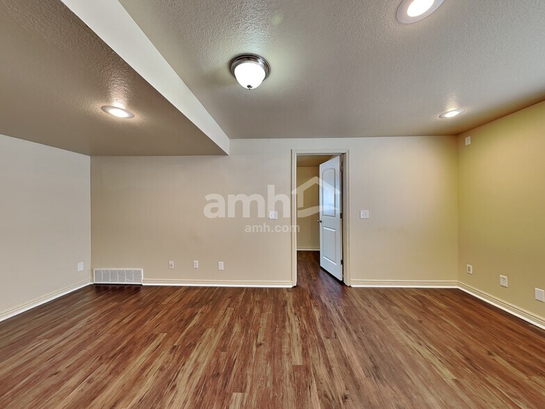 Building Photo - 1674 Dean Ave