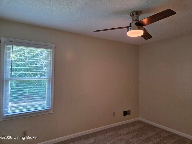 Building Photo - 4204 Holly Tree Dr