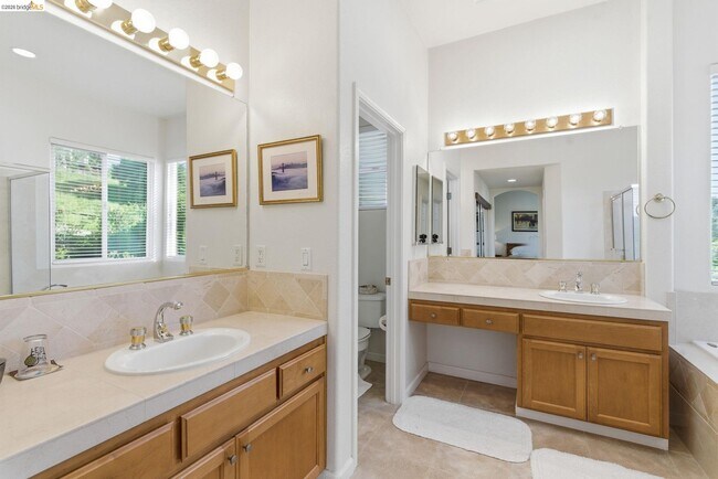 Building Photo - 257 Golf Links St