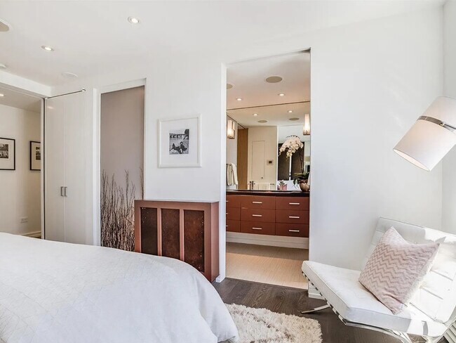 Building Photo - 1080 Chestnut St